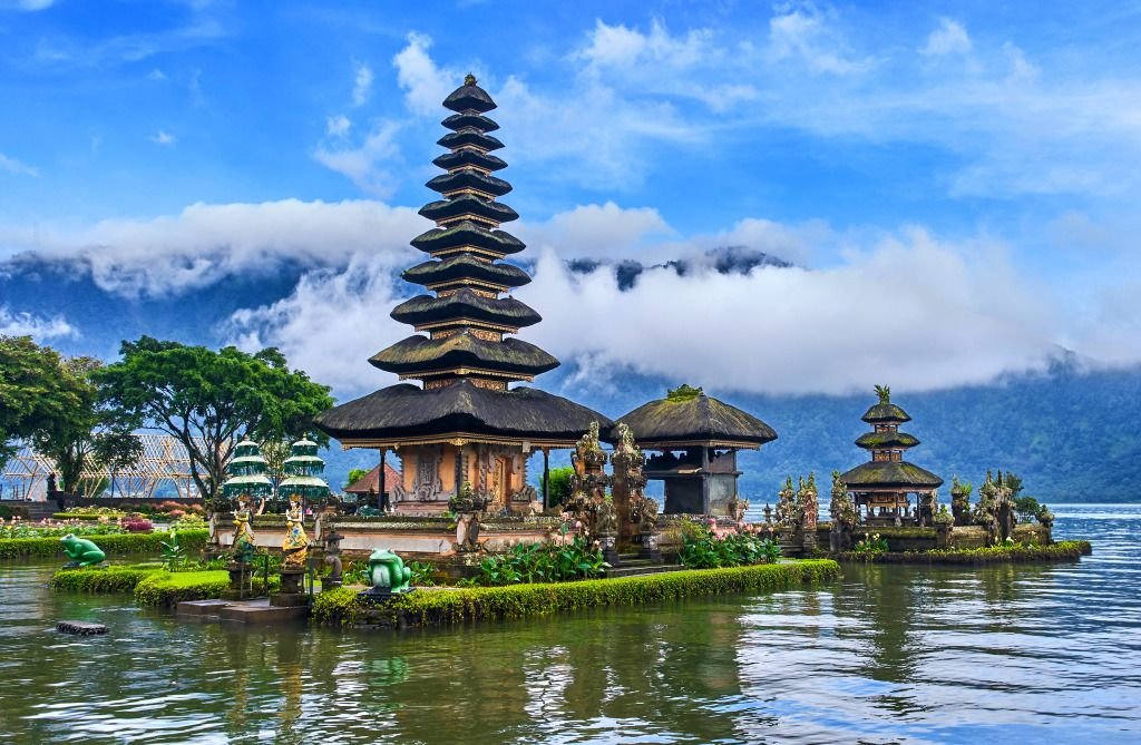 Pura Ulun Danu Bratan — Refleksi Parahyangan